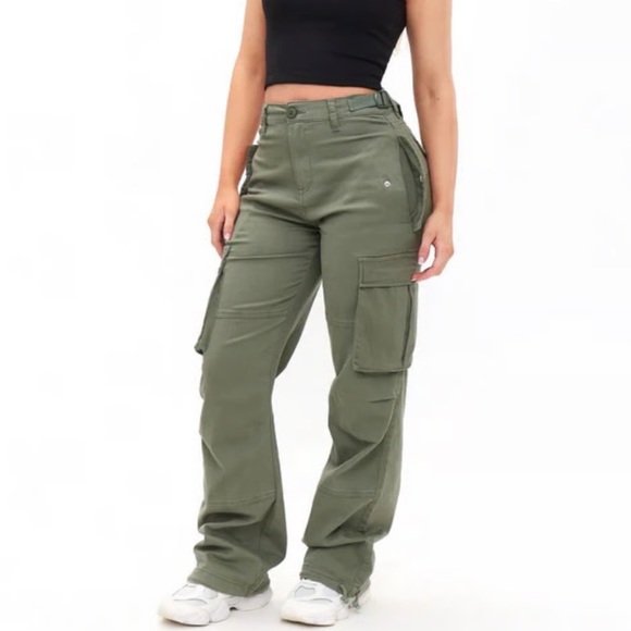 Buffbunny Curvy Stretch Cargo Pants in Matcha Green 🆕 - Picture 1 of 6